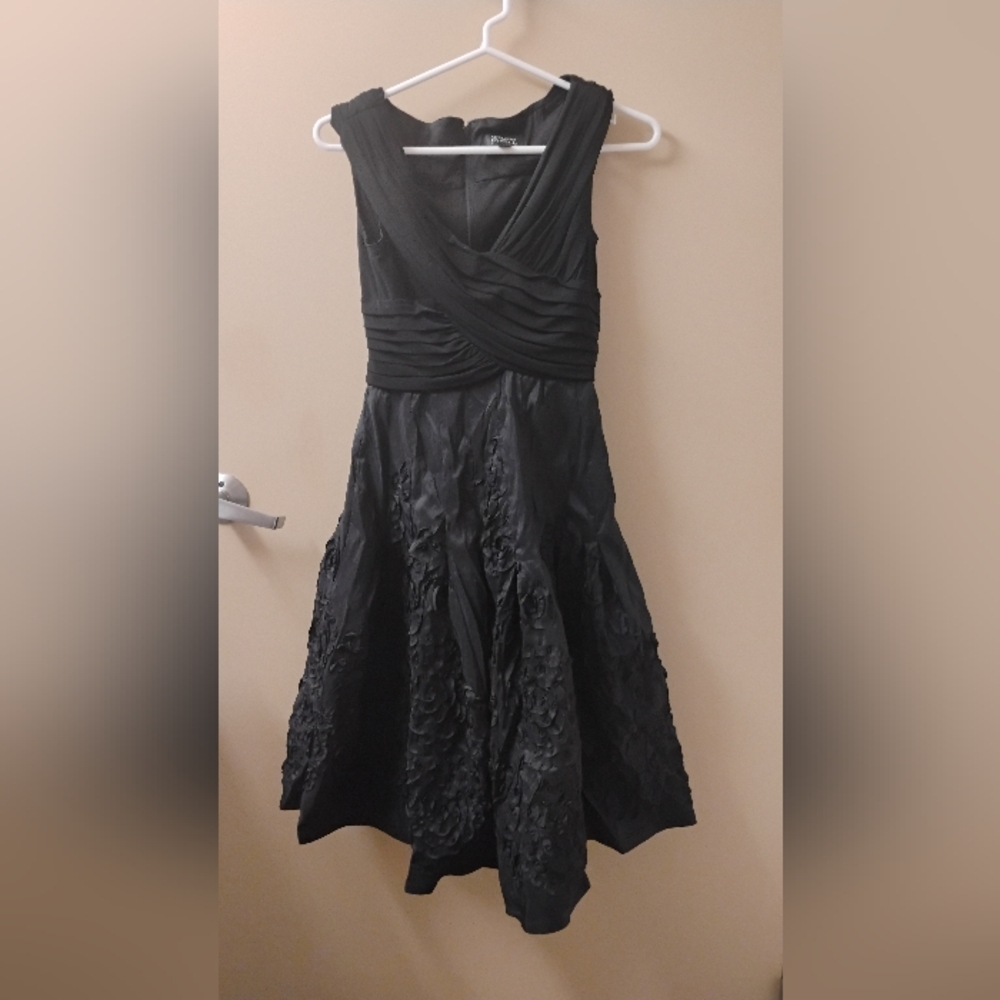 Adrianna Papell Petite Women's V Neck Floral Motif Skirt 6P